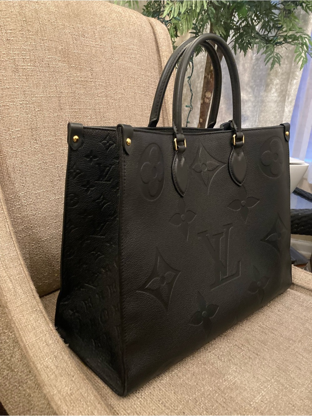 Louis Vuitton Black Embossed Monogram Onthego Tote - Picture 3 of 15